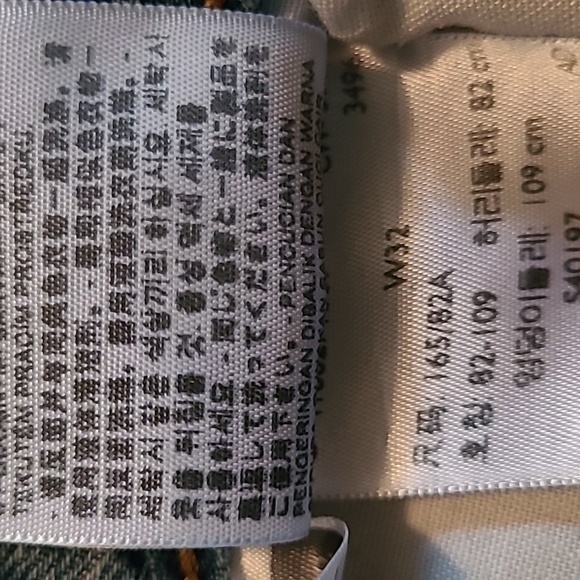 Levi's 501 Women's W32 Light Wash Button Fly Distressed Blue Jean Denim Shorts - Picture 13 of 16